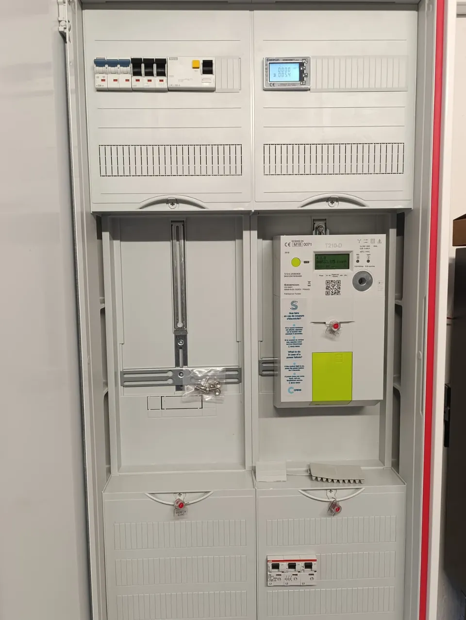 Armoire de comptage. Réalisation Clay Service : Compteur et équipements de protection